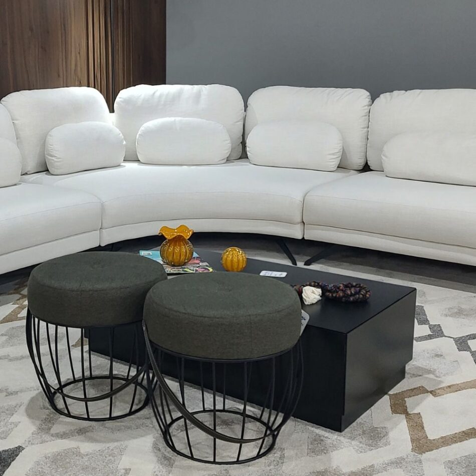 Transforme sua sala em um ambiente aconchegante com puffs modernos