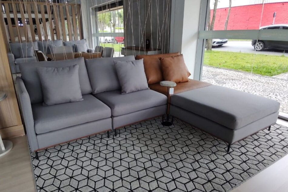 Sofá cinza na decoração: por que se tornou um dos preferidos?